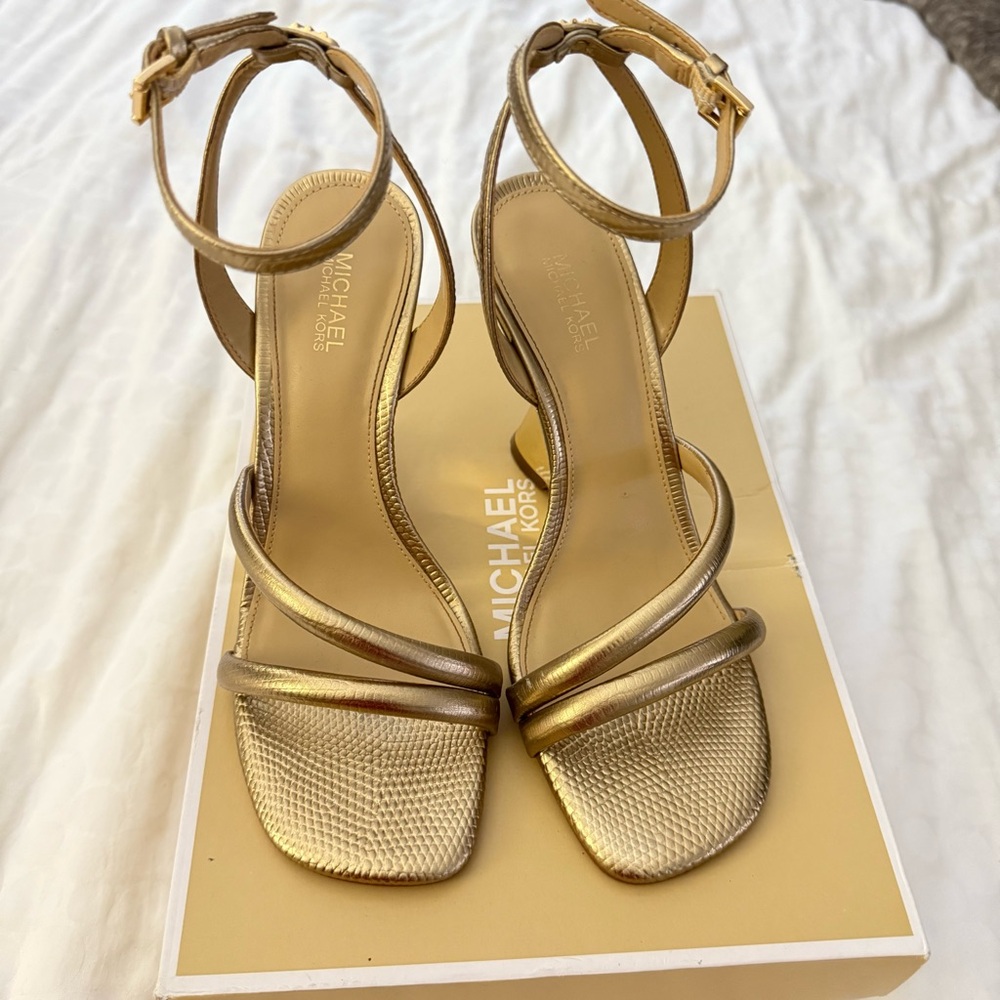 Michael Kors Nadia wedges for women- leather synthetic Lining size 6M like New